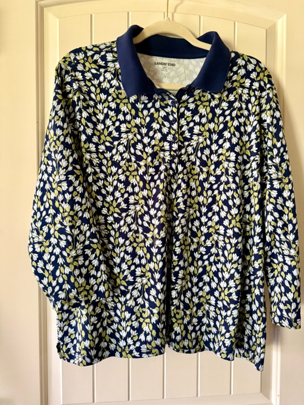 Lands' End Navy Floral Leaf Classic Top.   100% Cotton